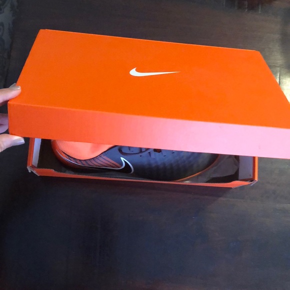 Nike Indoor Soccer Shoes - Picture 4 of 4